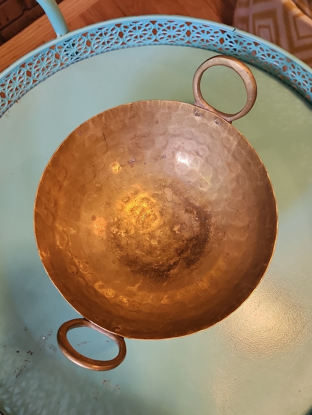 Hammered Brass Two-Handle Serving Bowl India 3 Footed Home Kitchen Vintage Brass - Picture 6 of 6